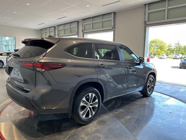 used 2024 Toyota Highlander car, priced at $44,550