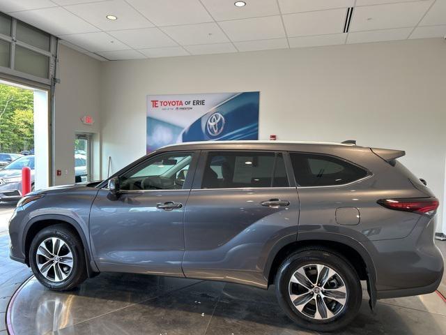 used 2024 Toyota Highlander car, priced at $44,550