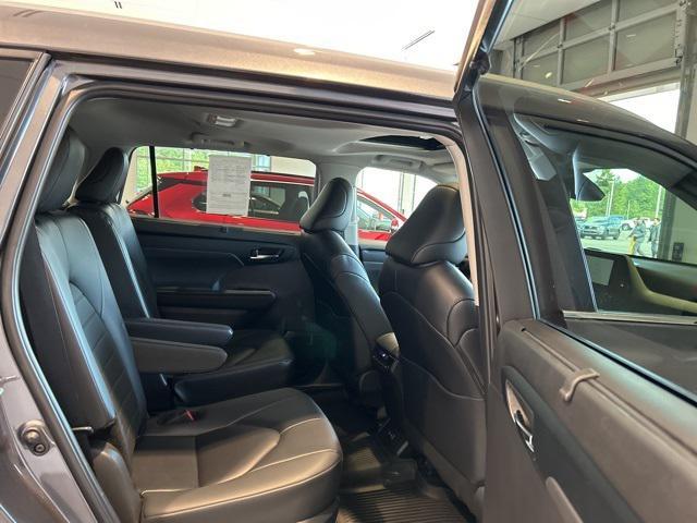 used 2024 Toyota Highlander car, priced at $44,550