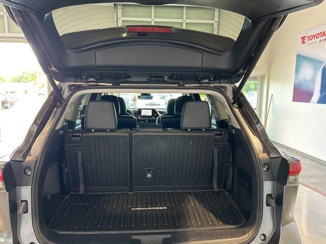 used 2024 Toyota Highlander car, priced at $44,550