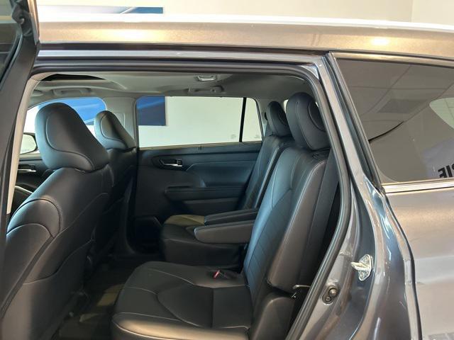 used 2024 Toyota Highlander car, priced at $44,550