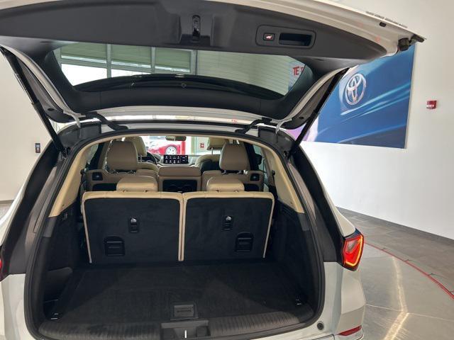 used 2023 Acura MDX car, priced at $43,990