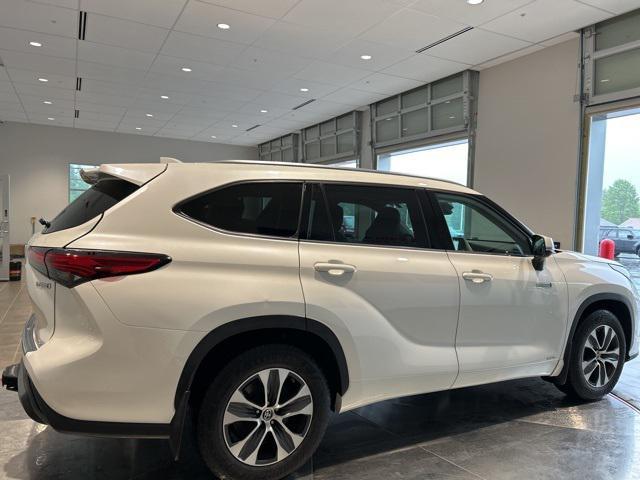 used 2021 Toyota Highlander Hybrid car, priced at $34,990
