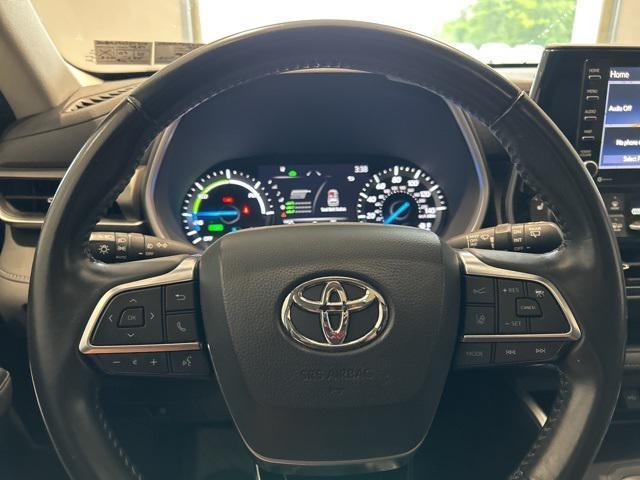 used 2021 Toyota Highlander Hybrid car, priced at $34,990
