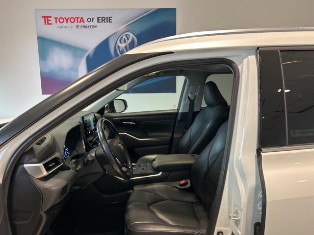 used 2021 Toyota Highlander Hybrid car, priced at $34,990