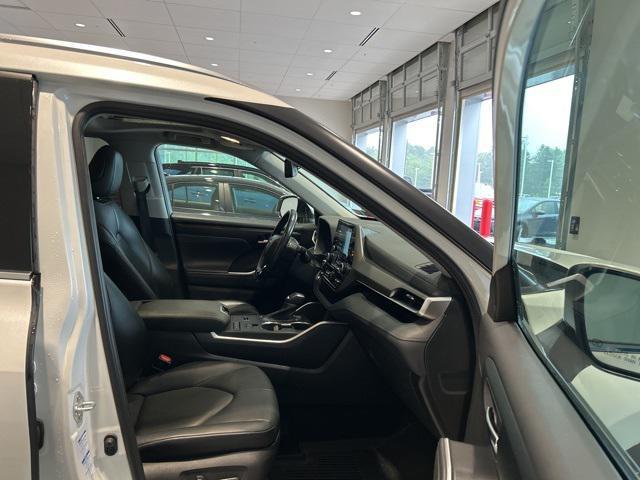 used 2021 Toyota Highlander Hybrid car, priced at $34,990