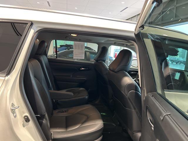 used 2021 Toyota Highlander Hybrid car, priced at $34,990