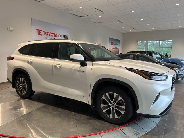 used 2021 Toyota Highlander Hybrid car, priced at $34,990