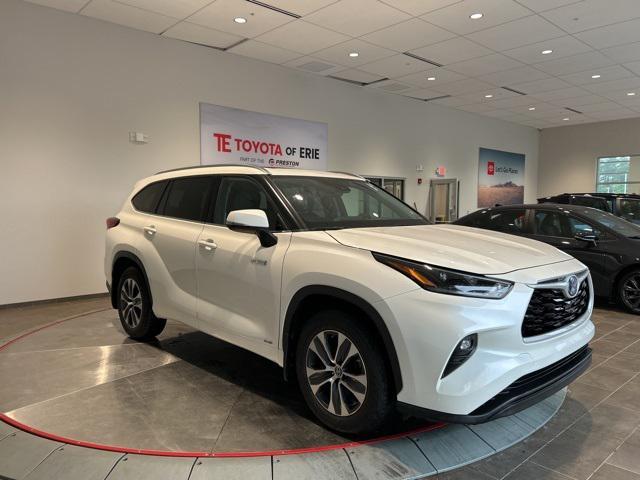 used 2021 Toyota Highlander Hybrid car, priced at $34,990