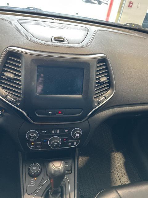 used 2020 Jeep Cherokee car, priced at $15,990