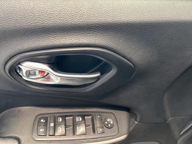used 2020 Jeep Cherokee car, priced at $15,990