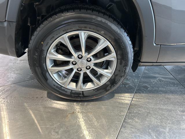 used 2020 Jeep Cherokee car, priced at $15,990