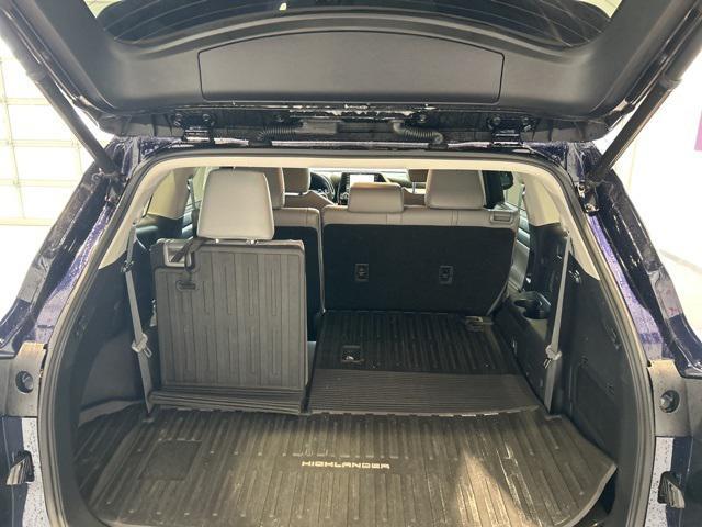used 2020 Toyota Highlander Hybrid car, priced at $32,990