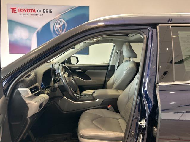used 2020 Toyota Highlander Hybrid car, priced at $32,990