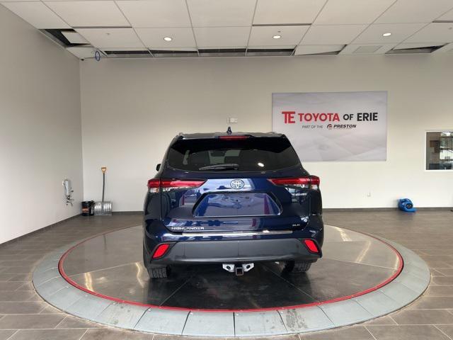 used 2020 Toyota Highlander Hybrid car, priced at $32,990