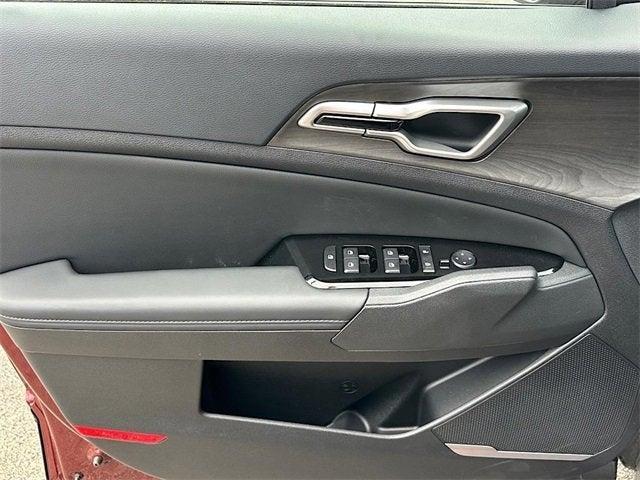 new 2025 Kia Sportage car, priced at $33,107
