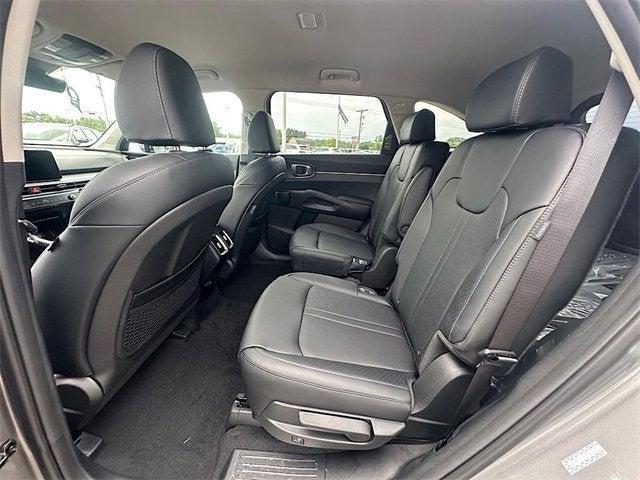 new 2025 Kia Sorento Hybrid car, priced at $38,316