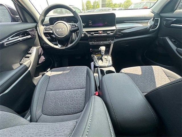 new 2025 Kia Seltos car, priced at $27,811