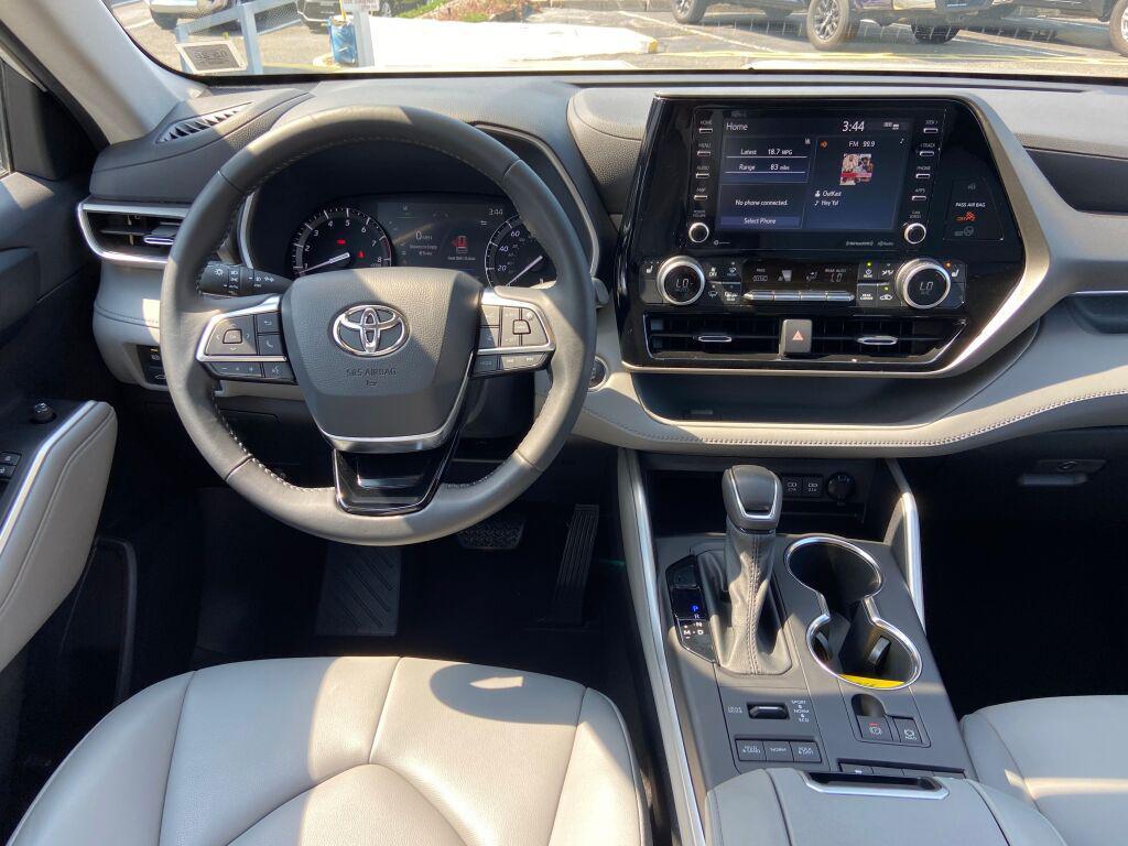 used 2021 Toyota Highlander car, priced at $31,491