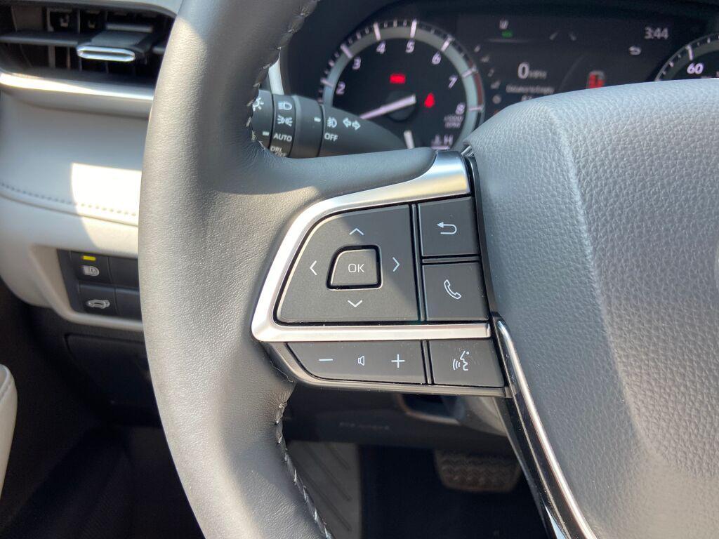 used 2021 Toyota Highlander car, priced at $31,491