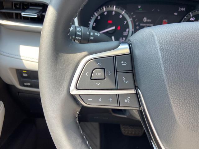 used 2021 Toyota Highlander car, priced at $31,491