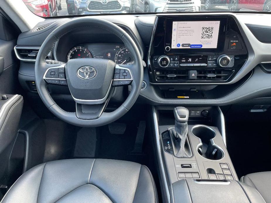 used 2024 Toyota Highlander car, priced at $44,791