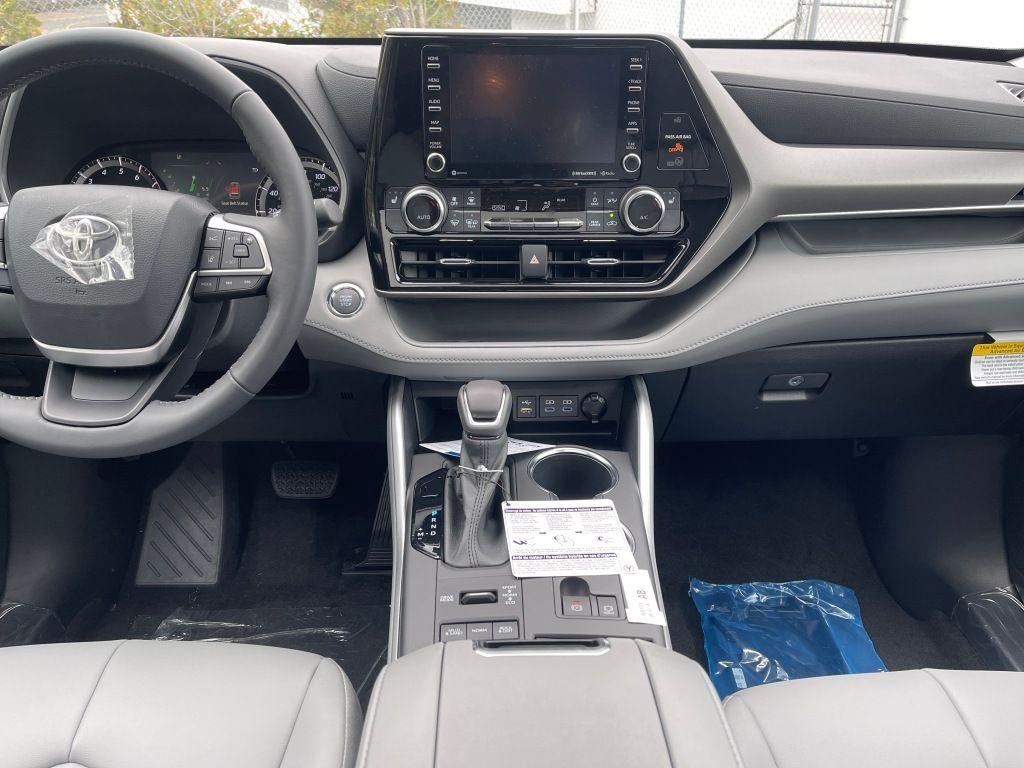 used 2022 Toyota Highlander car, priced at $37,991
