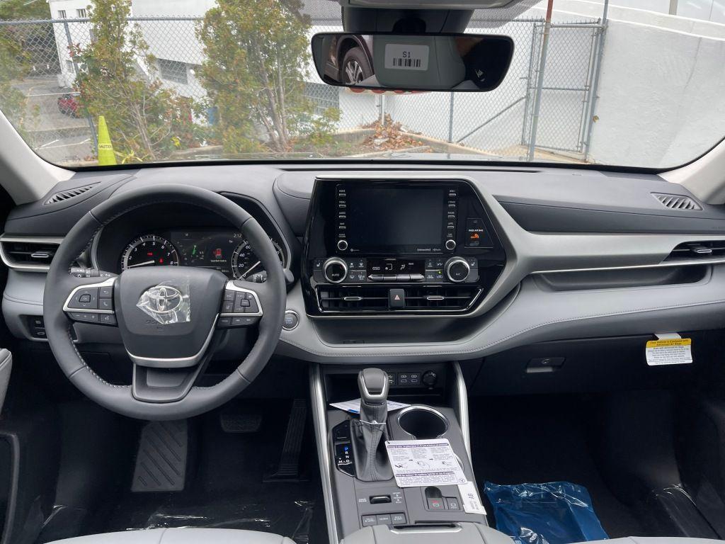 used 2022 Toyota Highlander car, priced at $37,991