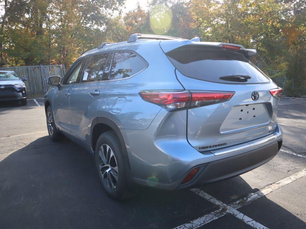 used 2022 Toyota Highlander car, priced at $37,991