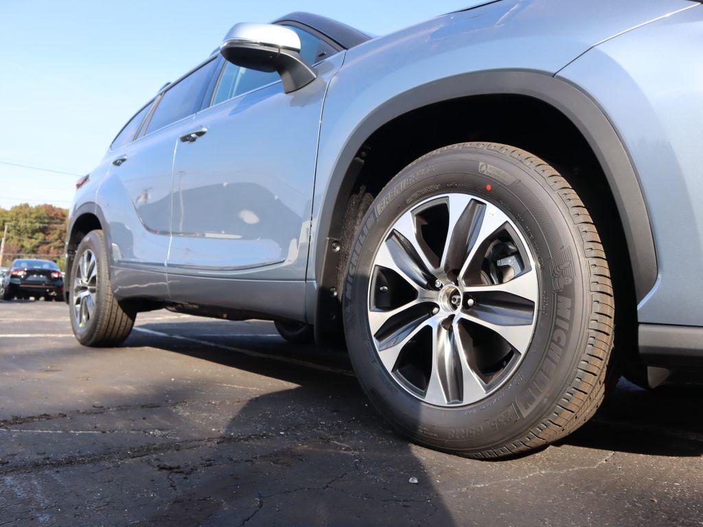 used 2022 Toyota Highlander car, priced at $37,991
