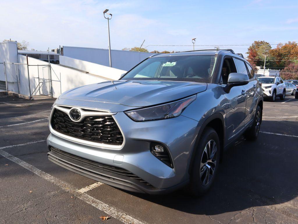 used 2022 Toyota Highlander car, priced at $37,991
