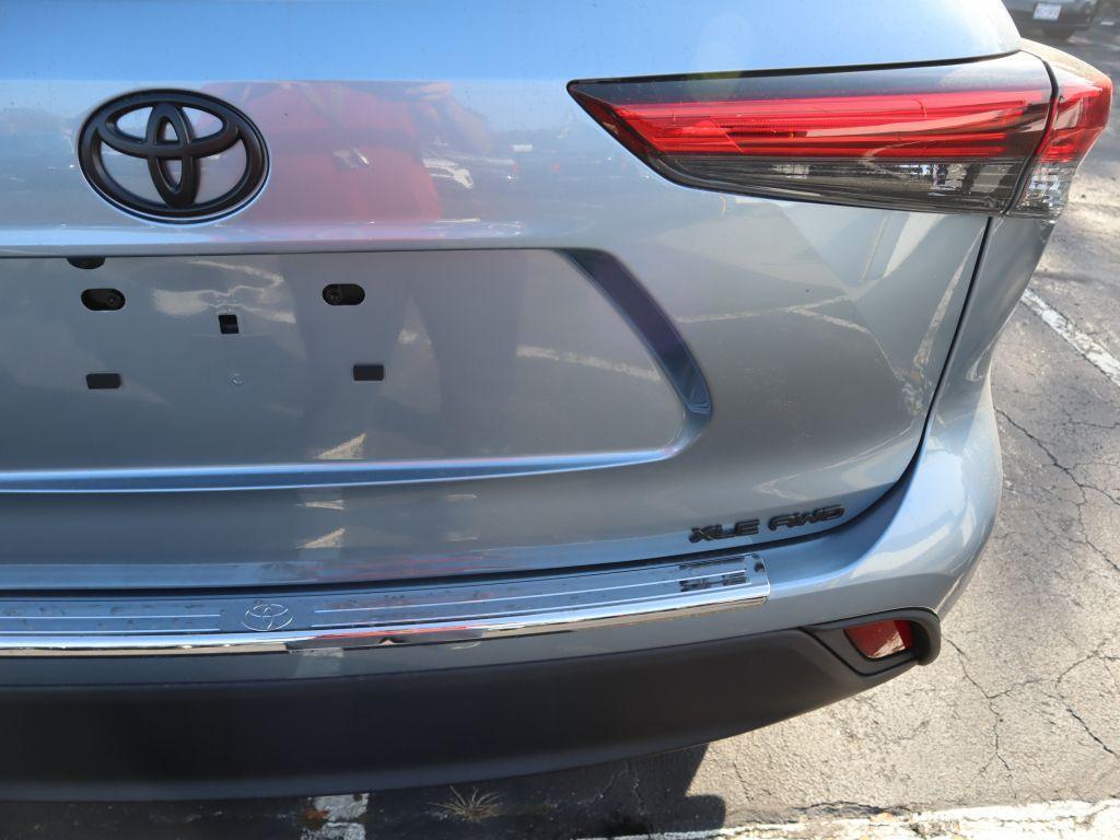 used 2022 Toyota Highlander car, priced at $37,991