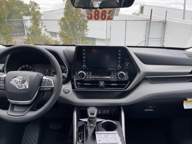 used 2022 Toyota Highlander car, priced at $38,991