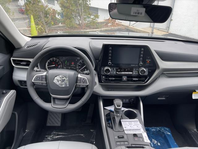 used 2022 Toyota Highlander car, priced at $38,991