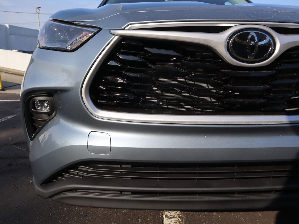 used 2022 Toyota Highlander car, priced at $37,991