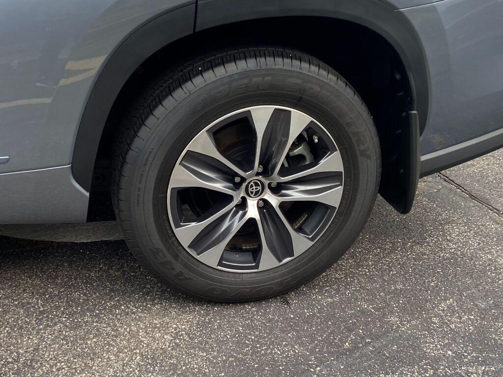 used 2024 Toyota Highlander car, priced at $43,991