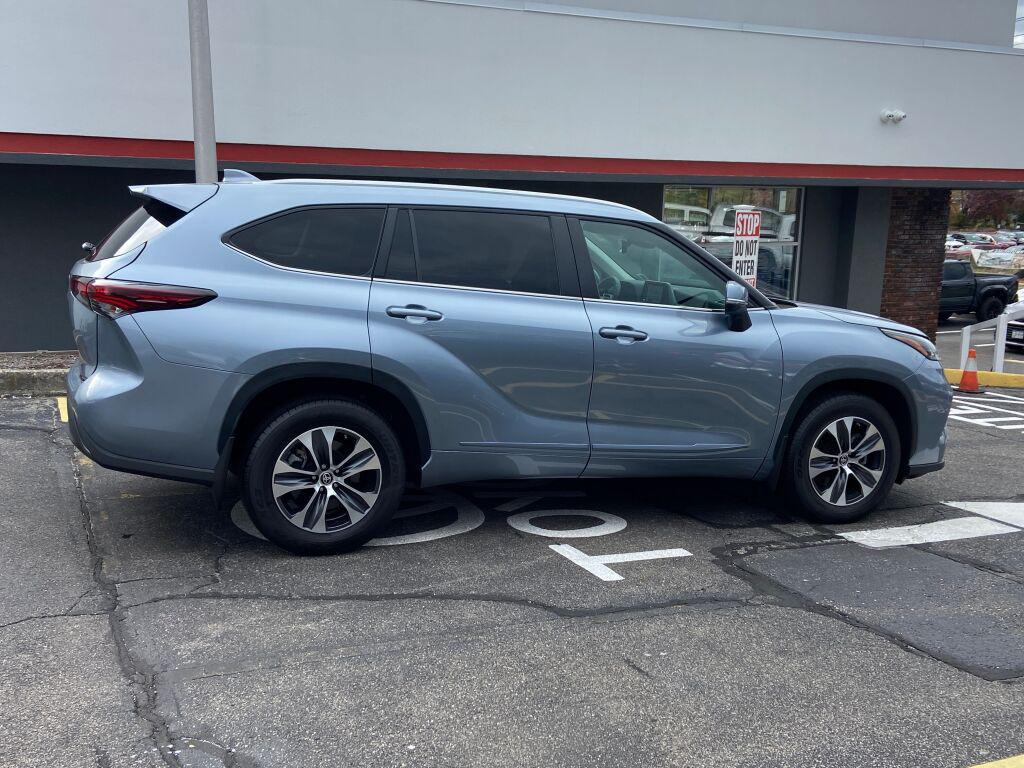 used 2024 Toyota Highlander car, priced at $43,991