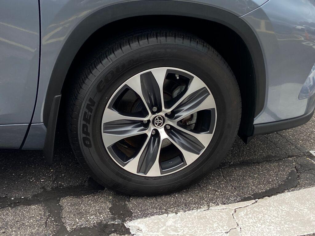 used 2024 Toyota Highlander car, priced at $43,991