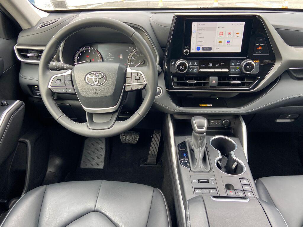used 2024 Toyota Highlander car, priced at $43,991