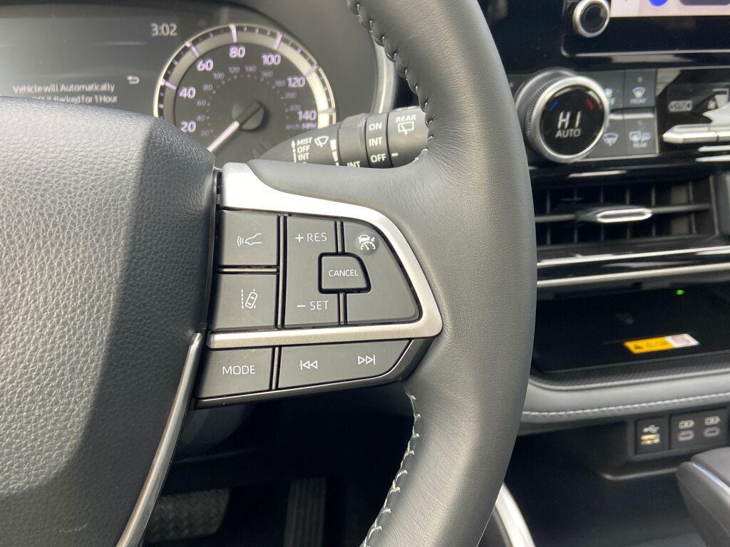 used 2024 Toyota Highlander car, priced at $43,991