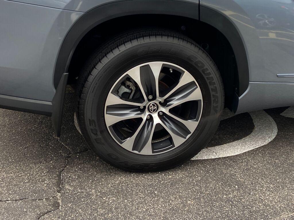 used 2024 Toyota Highlander car, priced at $43,991