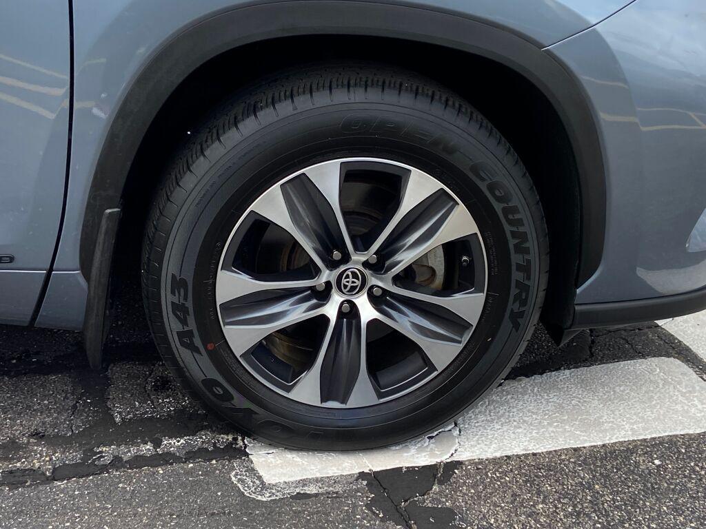 used 2022 Toyota Highlander Hybrid car, priced at $39,991