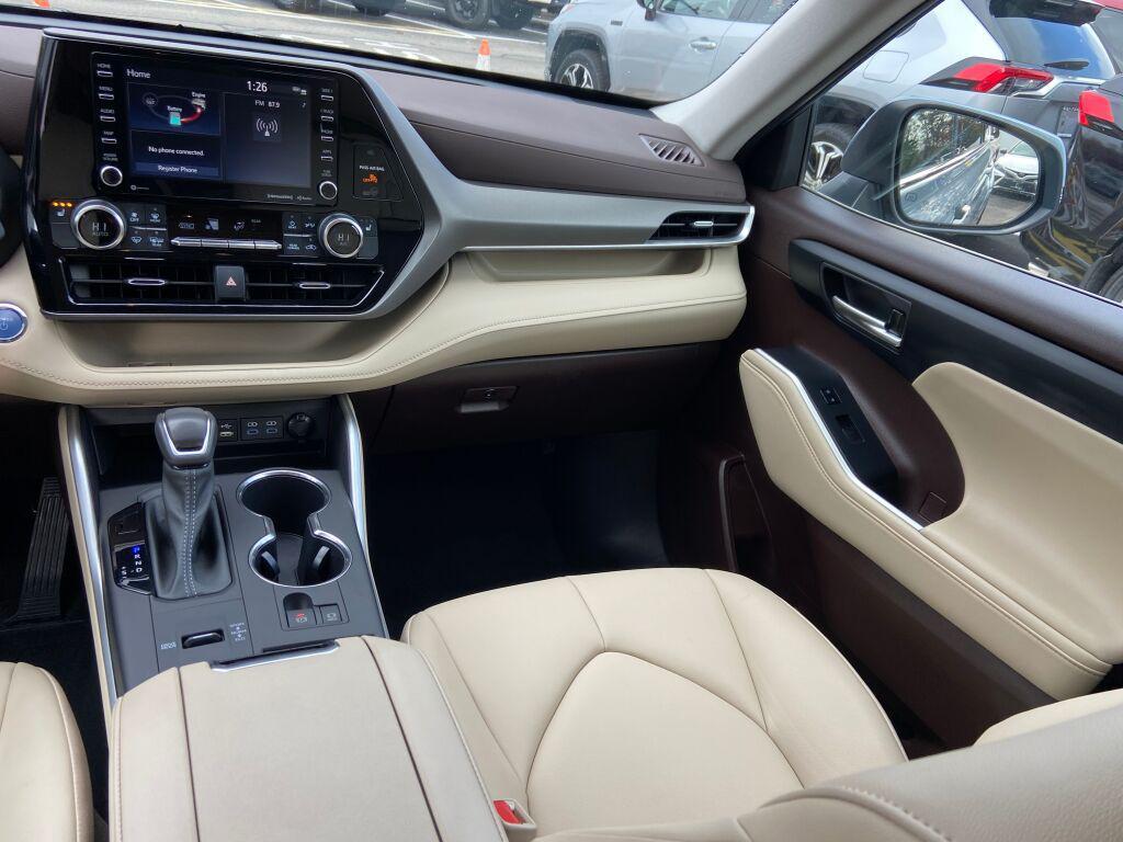 used 2022 Toyota Highlander Hybrid car, priced at $39,991