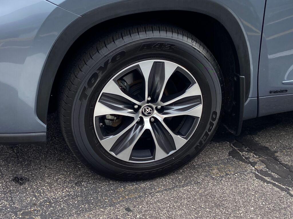 used 2022 Toyota Highlander Hybrid car, priced at $39,991