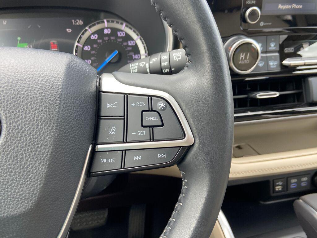 used 2022 Toyota Highlander Hybrid car, priced at $39,991