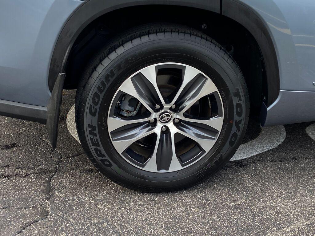 used 2022 Toyota Highlander Hybrid car, priced at $39,991