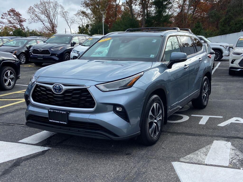 used 2022 Toyota Highlander Hybrid car, priced at $39,991
