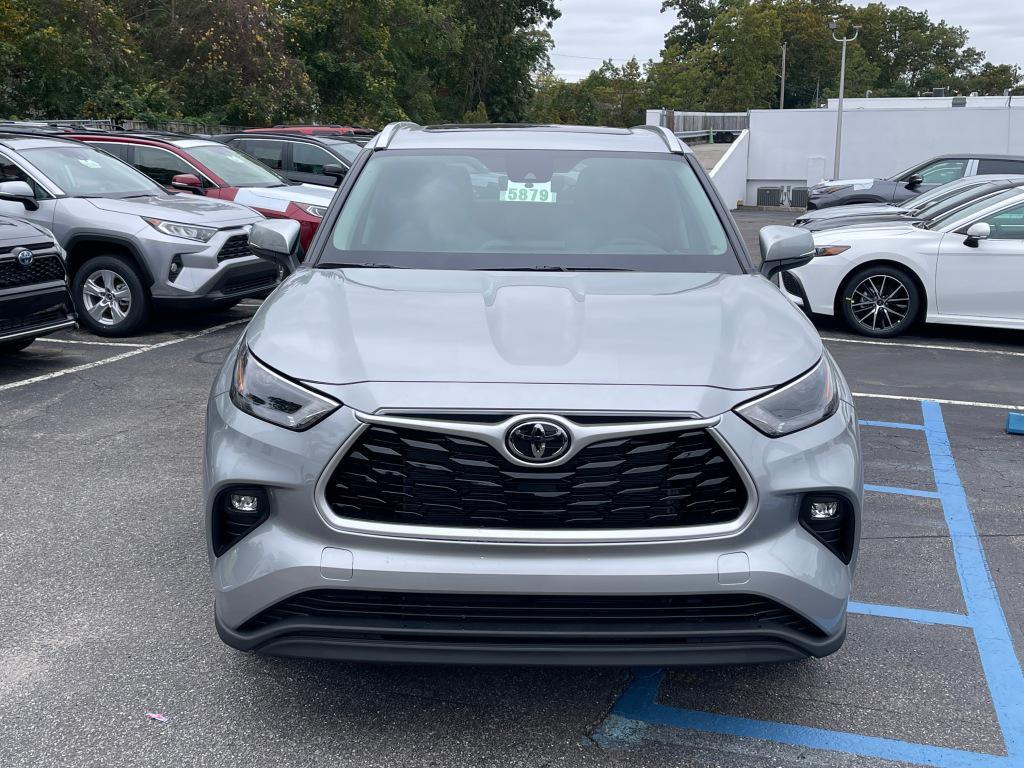 used 2022 Toyota Highlander car, priced at $39,991