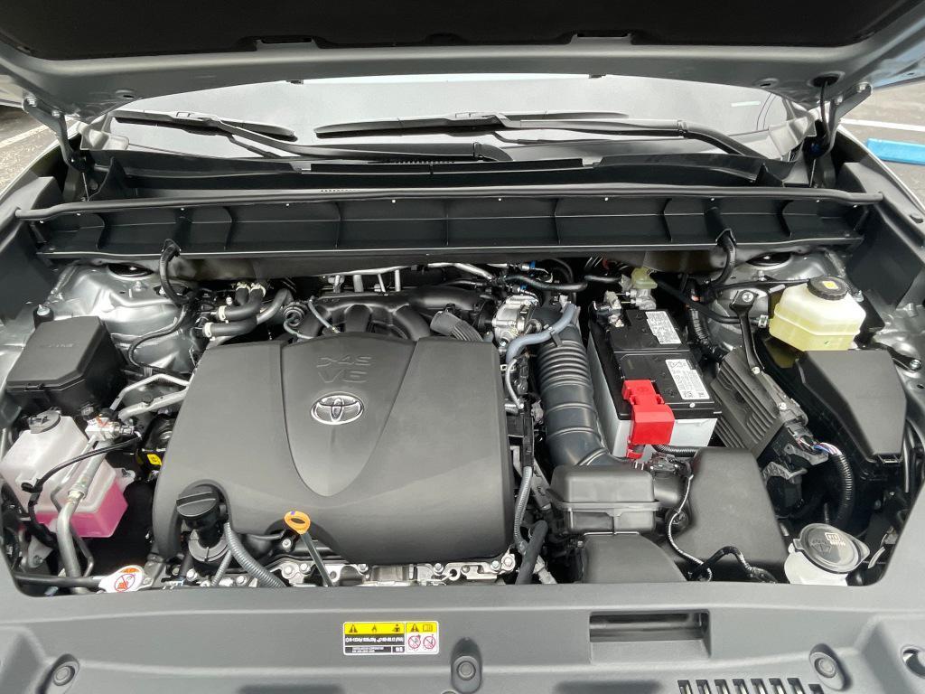 used 2022 Toyota Highlander car, priced at $39,991
