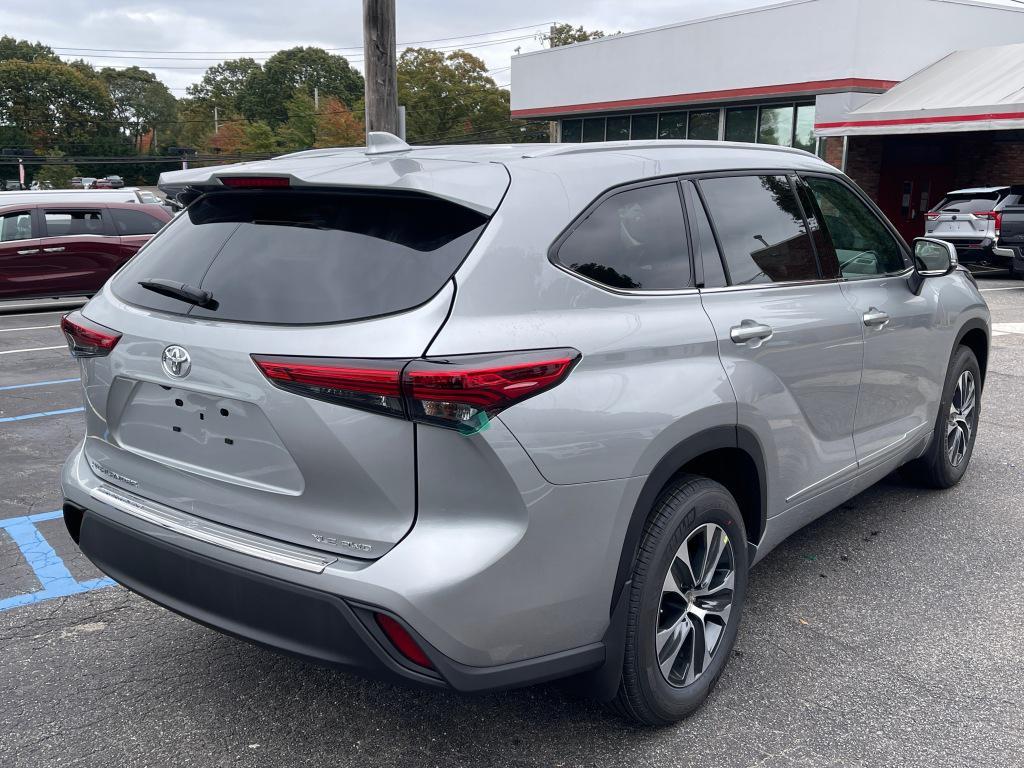 used 2022 Toyota Highlander car, priced at $39,991